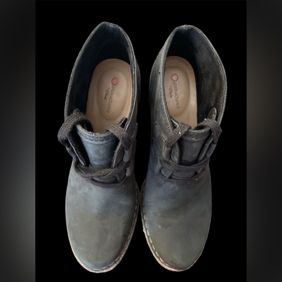 UNSTRUCTURED BY CLARKS BOOTIES - Picture 5 of 8